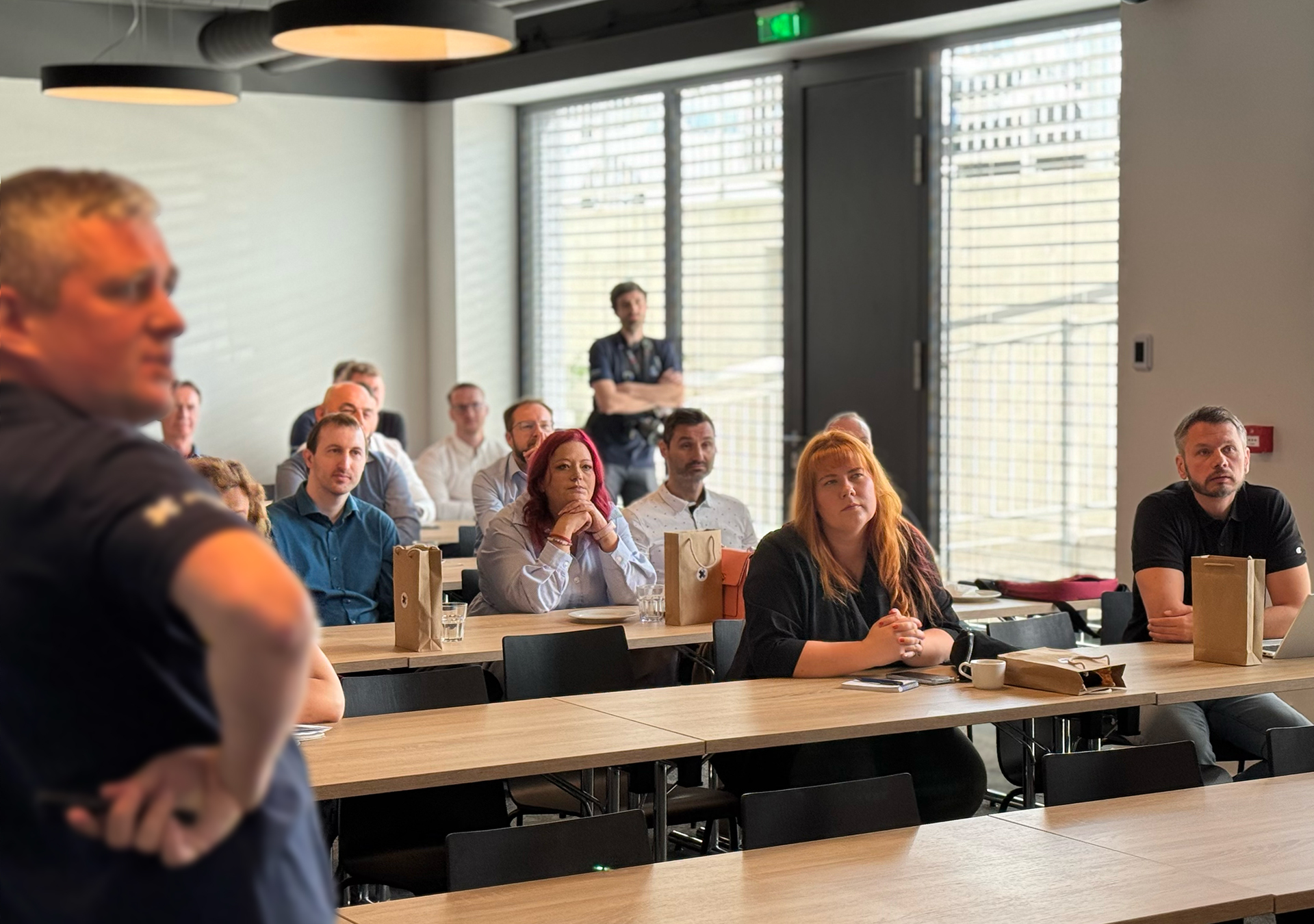 Vystoupení řečníků na PUXconu sledoval plný přednáškový sál.